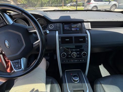 Used 2018 Land Rover Discovery Sport HSE image 9