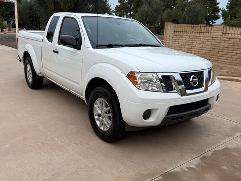 Used 2018 Nissan Frontier SV image 4