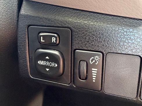 Used 2015 Toyota Corolla LE FWD image 17