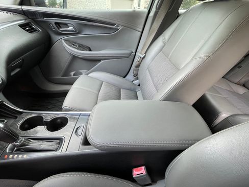 Used 2014 Chevrolet Impala LT w/ Convenience Package image 14