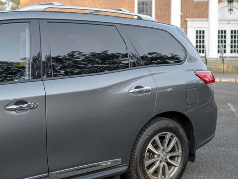 Used 2014 Nissan Pathfinder SV image 9