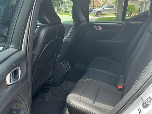 Used 2020 Volvo XC40 T5 Momentum AWD/4WD image 11