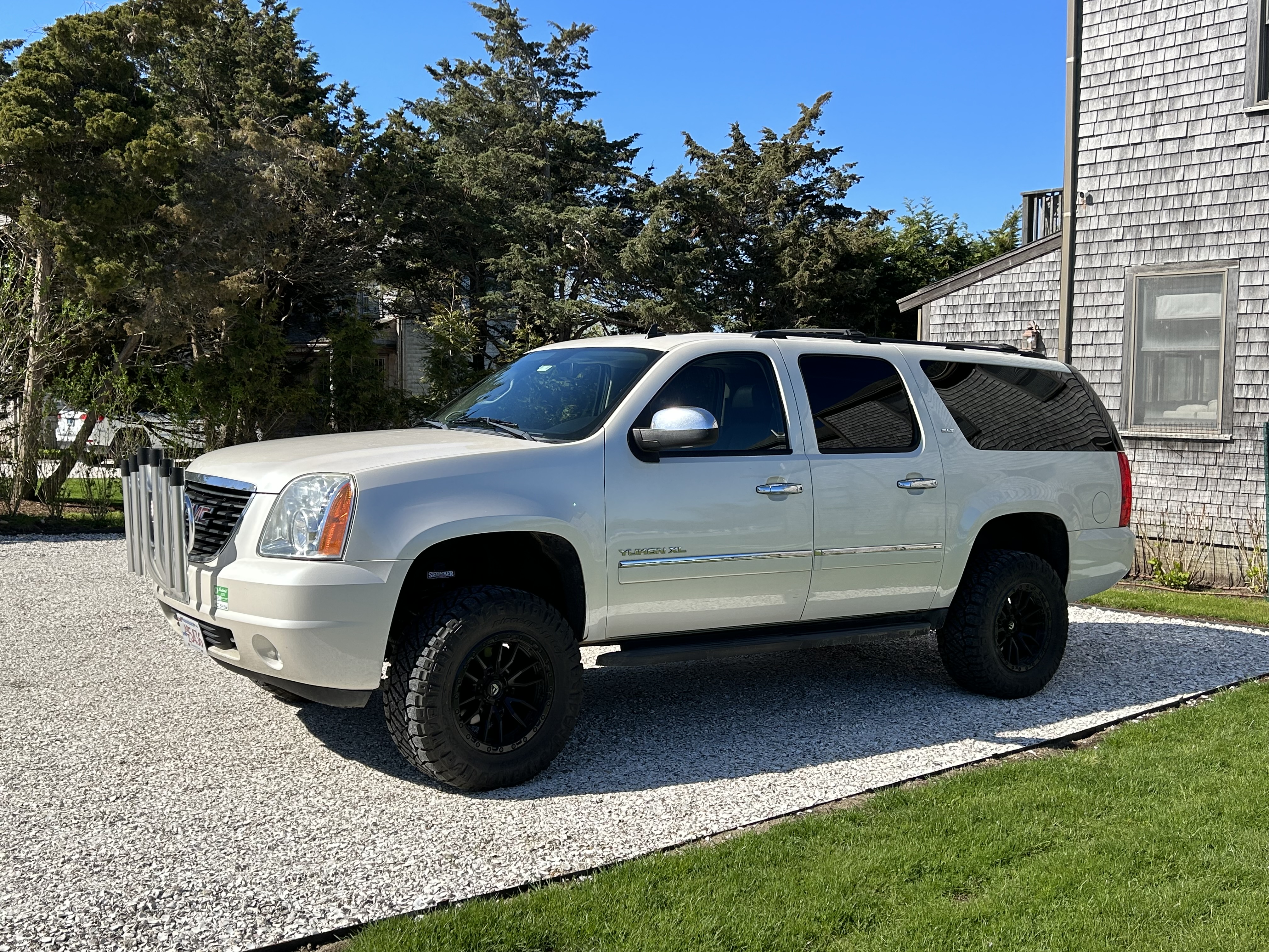 Used 2011 GMC Yukon XL SLT w/ SLT Chrome Package AWD/4WD image 15