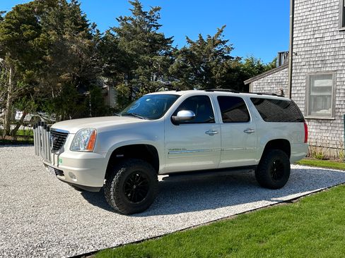 Used 2011 GMC Yukon XL SLT w/ SLT Chrome Package AWD/4WD image 15