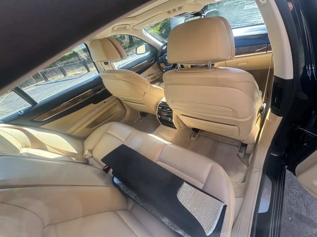 Used 2015 BMW 750i RWD image 9