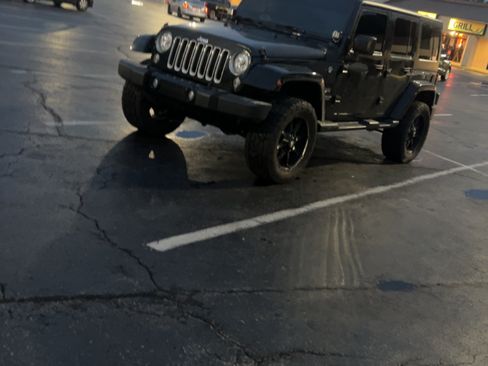 Used 2017 Jeep Wrangler Unlimited Sahara image 5