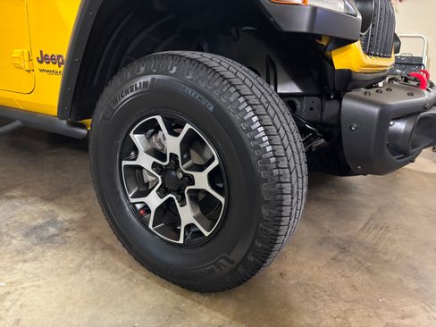 Used 2019 Jeep Wrangler Unlimited Rubicon AWD/4WD image 9