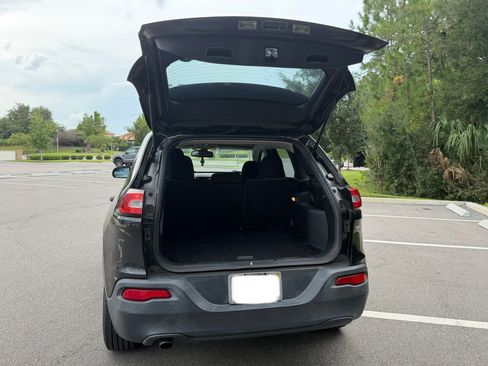 Used 2014 Jeep Cherokee Sport FWD image 13