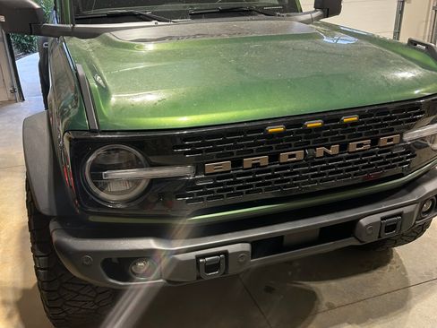 Used 2023 Ford Bronco Wildtrak image 4