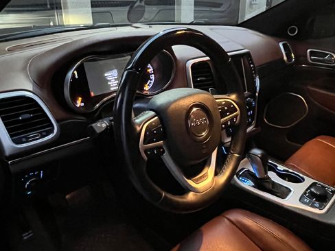 Used 2018 Jeep Grand Cherokee Summit w/ Platinum Series Group image 17