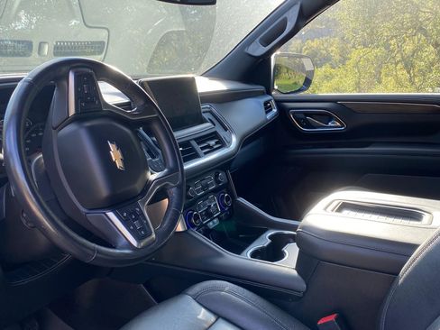 Used 2021 Chevrolet Suburban LT w/ LT Signature Package image 5