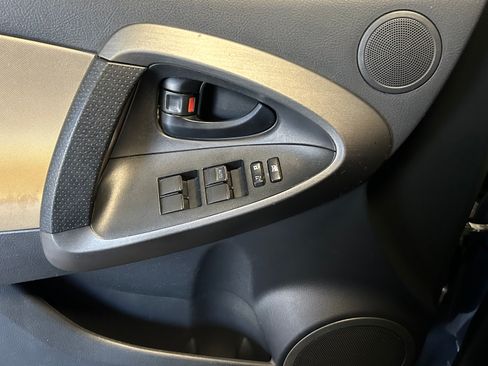 Used 2012 Toyota RAV4 4WD V6 w/ Tow Prep Pkg image 19