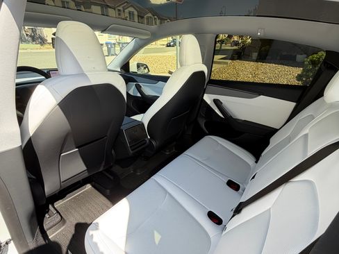 Used 2026 Tesla Model Y AWD image 12