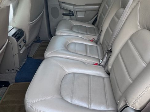 Used 2004 Ford Explorer Sport XLT image 9