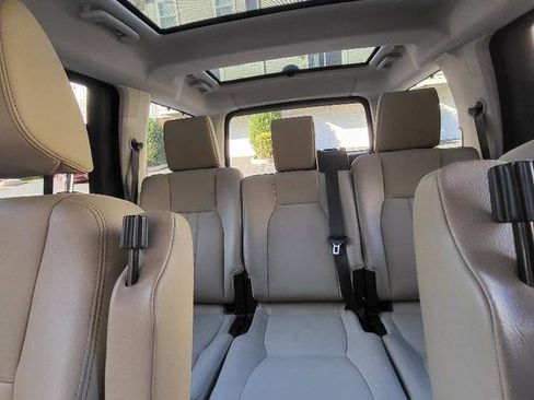 Used 2016 Land Rover LR4 HSE Silver Edition image 8