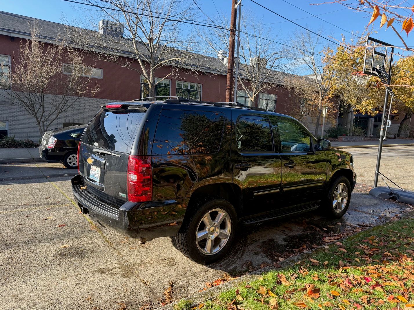 Used 2011 Chevrolet Tahoe LT AWD/4WD image 4