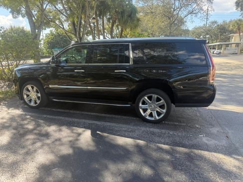 Used 2020 Cadillac Escalade ESV Luxury image 5