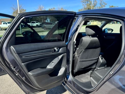 Used 2019 Honda Accord EX image 18