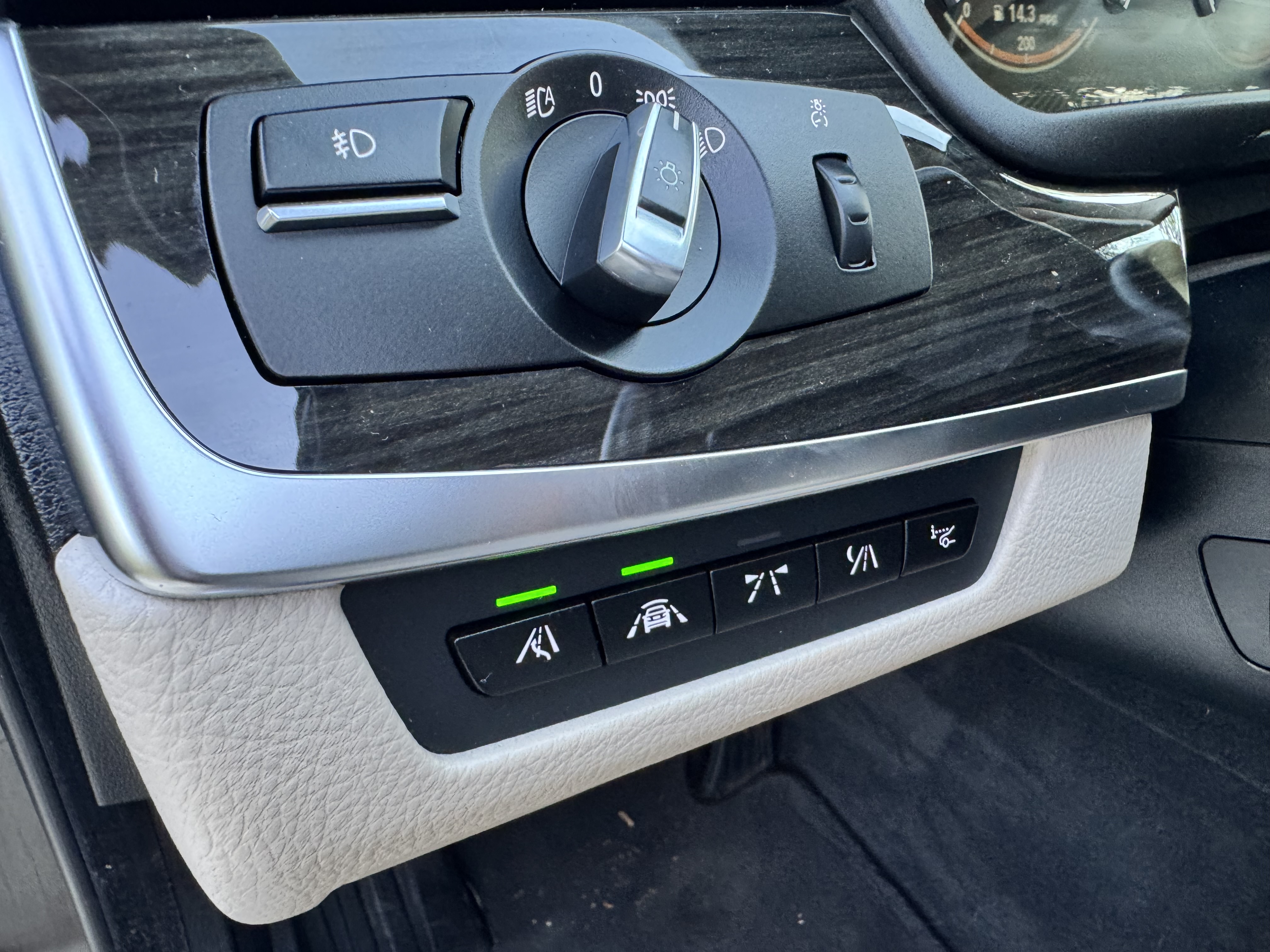 Used 2016 BMW 550i xDrive Sedan AWD/4WD image 11