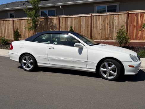 Used 2005 Mercedes-Benz CLK 320 Cabriolet image 1