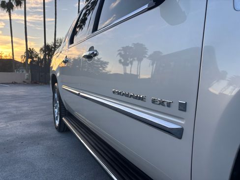 Used 2007 Cadillac Escalade EXT w/ Information Package AWD/4WD image 18