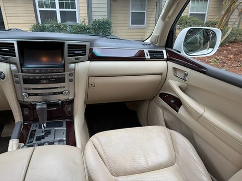 Used 2014 Lexus LX 570 4WD image 30