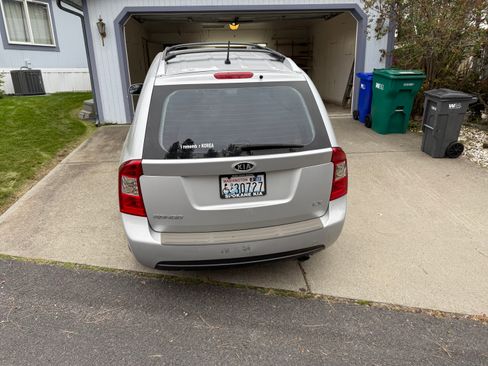 Used 2007 Kia Rondo LX image 6