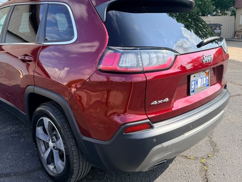 Used 2019 Jeep Cherokee Limited AWD/4WD image 4