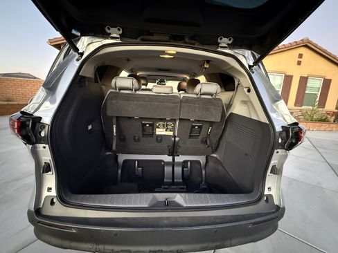 Used 2021 Toyota Sienna XLE w/ XLE Plus Package image 13