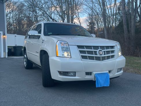 Used 2013 Cadillac Escalade Premium image 5