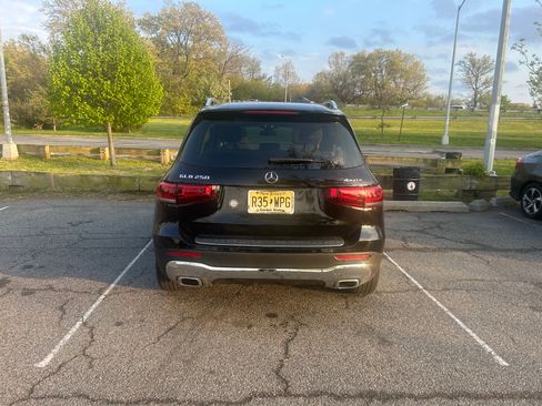 Used 2022 Mercedes-Benz GLB 250 4MATIC image 8