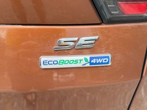 Used 2017 Ford Escape SE w/ SE Cold Weather Package image 9