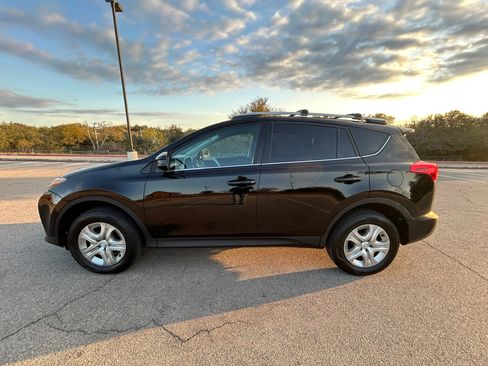 Used 2015 Toyota RAV4 LE image 4