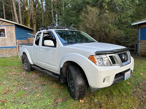 Used 2017 Nissan Frontier PRO-4X w/ Pro-4x Graphics Package image 10