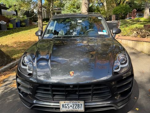 Used 2017 Porsche Macan Turbo image 2