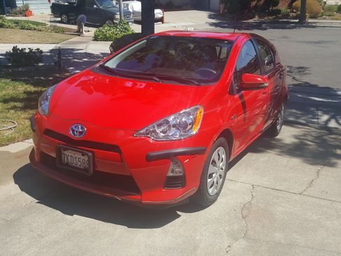 Used 2014 Toyota Prius C One image 11