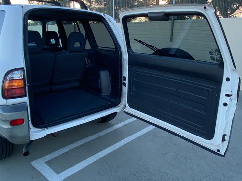 Used 1998 Toyota RAV4 2WD 4-Door image 17