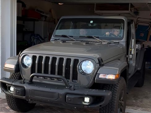 Used 2022 Jeep Wrangler Unlimited Sahara image 8