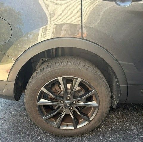 Used 2018 Ford Explorer XLT w/ Equipment Group 202A AWD/4WD image 14