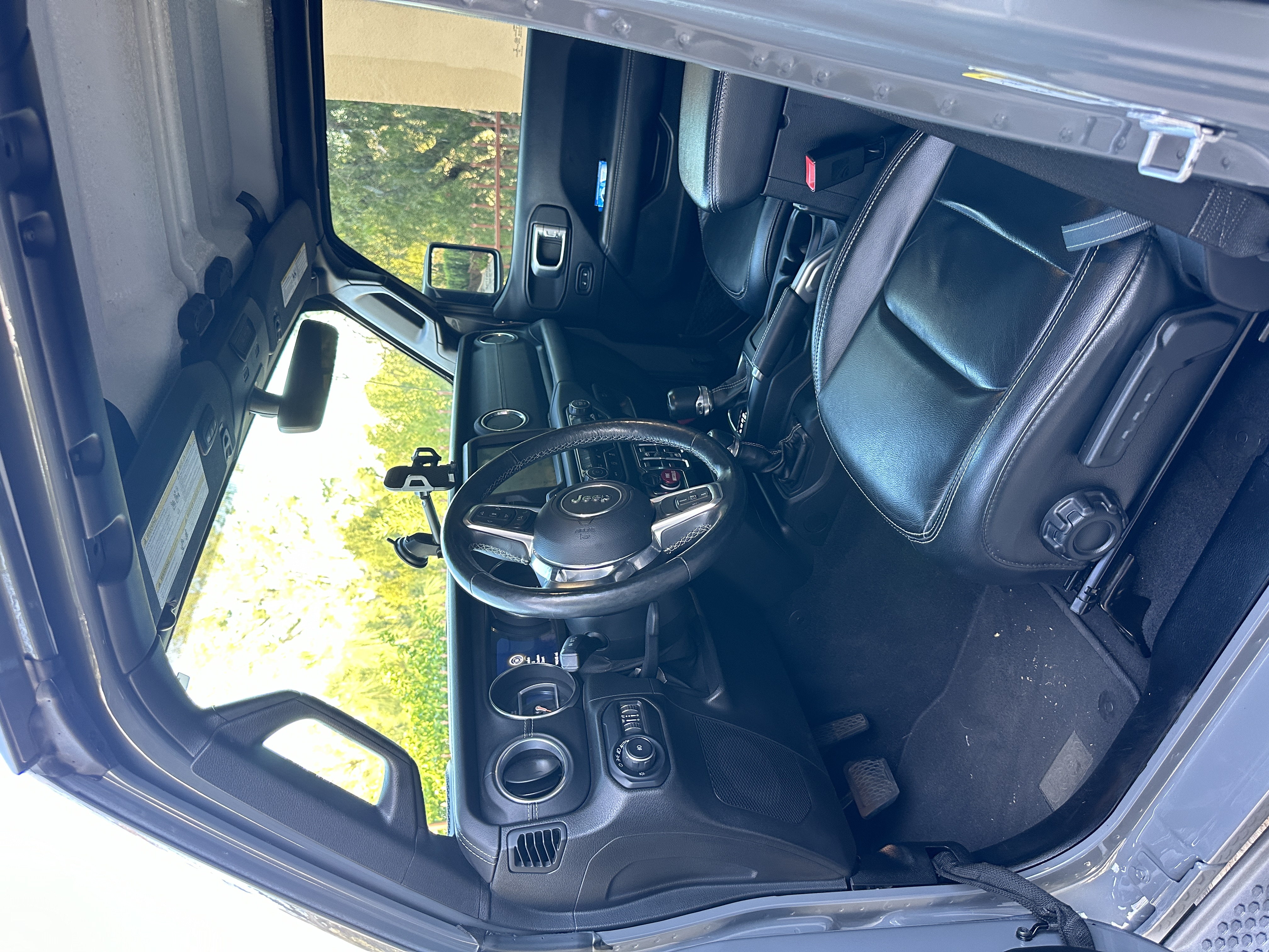Used 2019 Jeep Wrangler Unlimited Sahara AWD/4WD image 11