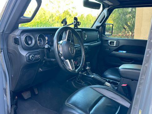 Used 2019 Jeep Wrangler Unlimited Sahara AWD/4WD image 11