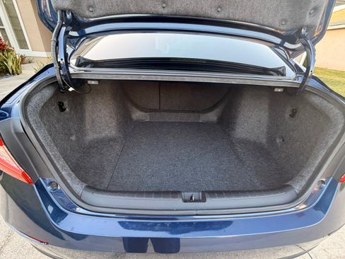 Used 2018 Honda Accord Touring image 10