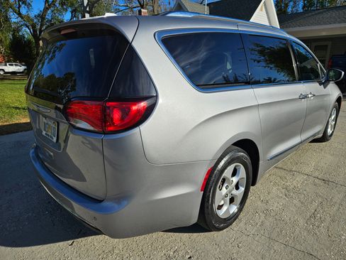 Used 2017 Chrysler Pacifica Touring-L Plus image 6