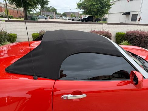 Used 2008 Pontiac Solstice GXP w/ Premium Package RWD image 10