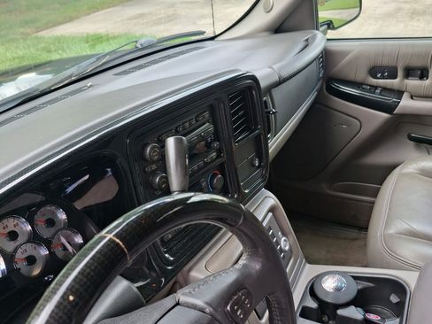 Used 2005 Chevrolet Tahoe LT w/ LT Preferred Equipment Group image 1