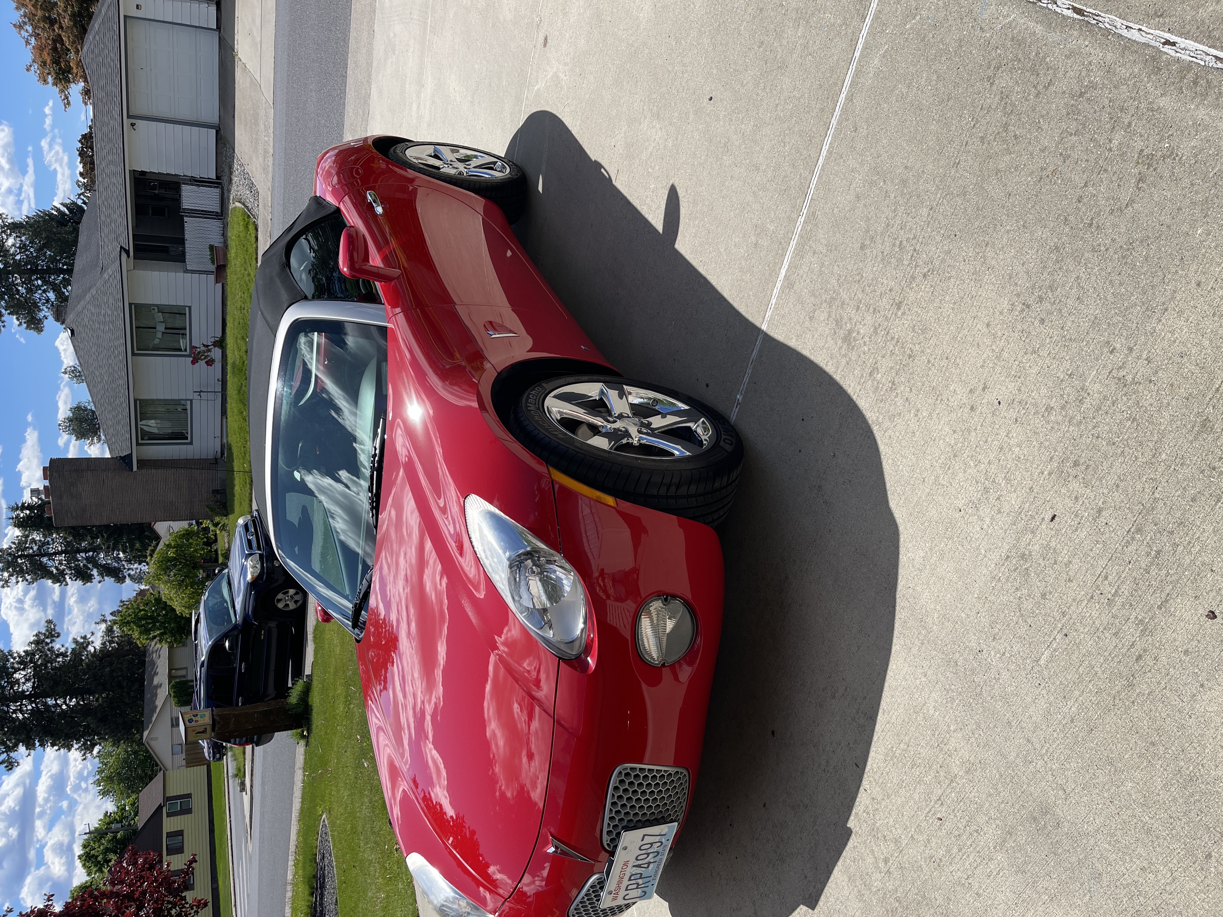 Used 2008 Pontiac Solstice Convertible w/ Premium Package RWD image 2
