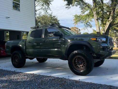 Used 2021 Toyota Tacoma TRD Off-Road AWD/4WD image 6