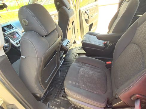 Used 2016 GMC Acadia SLE image 17