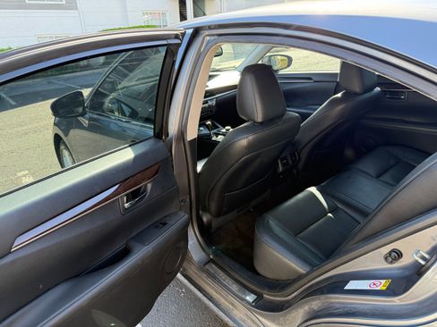 Used 2013 Lexus ES 350 w/ Luxury Pkg image 14