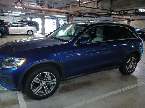 Used 2017 Mercedes-Benz GLC 300 300 Sport Utility 4D image 6